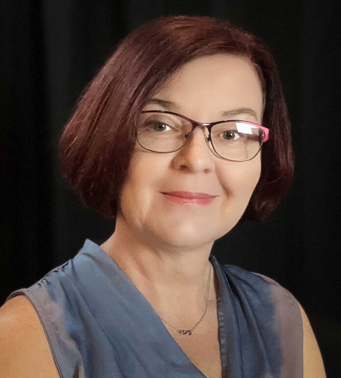 Theresa-Davis-headshot-WEB