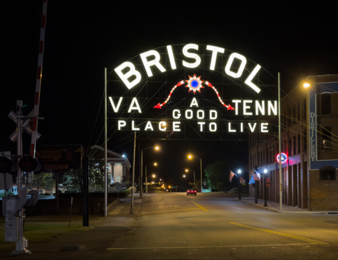 FNL Travel Bristol 2401A