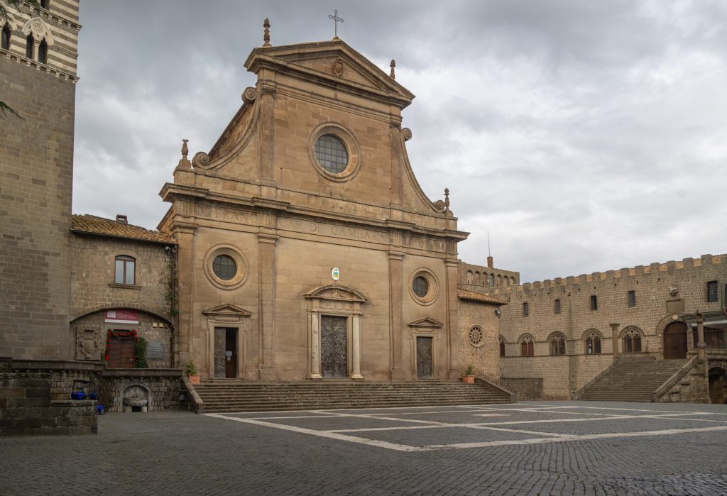 Cathedral di San Lorenzo and Papal Piazza