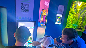 Students visit an interactive exhibit at he Florida Aquarium. Photo courtesy of Chantelle Gauthier